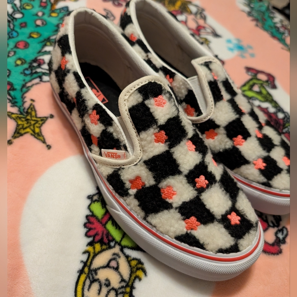 Vans Checkered Sharpa Slip-On Juniors Size 6 Equivalent to Women's Size 7.5